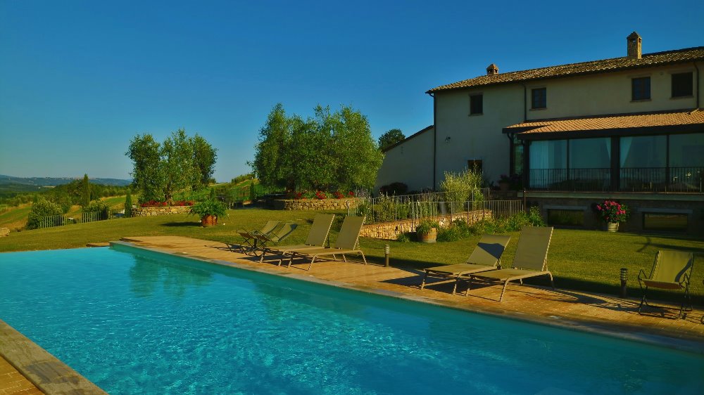 PISCINA
Relax e benessere nella natura